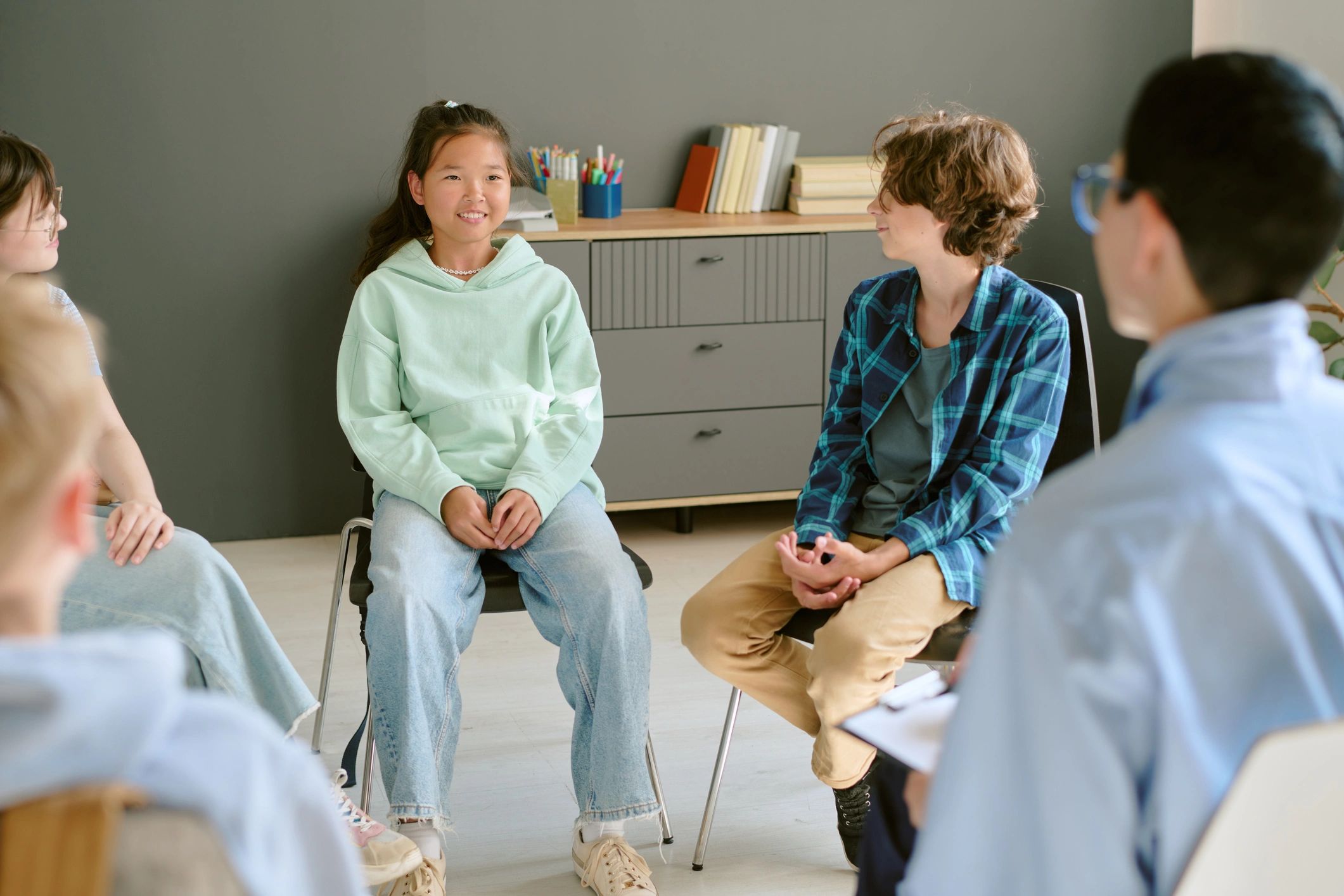 children in therapy group